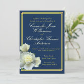Elegant Navy Blue Gold Script White Rose Hochzeit Einladung (Stehend Vorderseite)