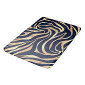 Elegant Navy Blue Gold Zebra Print Badematte (Schrägansicht)