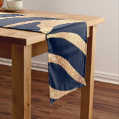Elegant Navy Blue Gold Zebra Print Mittelgroßer Tischläufer (Beispiel)