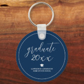 Elegant Navy Blue Graduate 2024 Abschluss Schlüsselanhänger (Vorderseite)