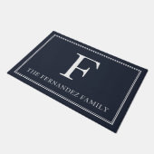 Elegant Navy Blue Initial Familienname Fußmatte (Schrägansicht)