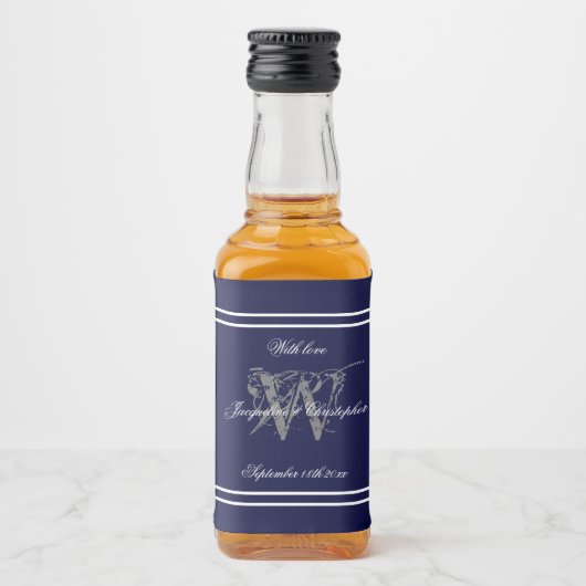 Elegant Navy Blue Monogram Chic Wedding Mini Alkoholflaschenetikett (Vorderseite)