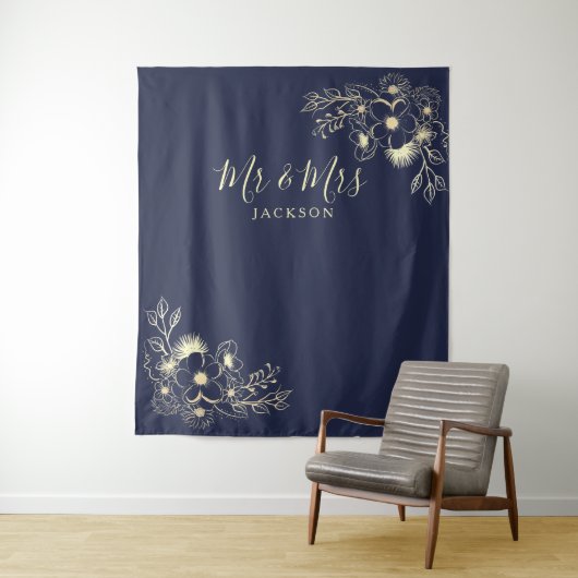 Elegant Navy Blue Mr. & Mrs. Wedding Backdrop Wandteppich (Beispiel)
