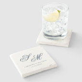 Elegant Navy Blue Script Monogram Gastgeschenk Hoc Steinuntersetzer (Seitenansicht)