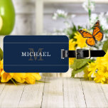 Elegant Navy Blue Silver Monogram Personalisiert Gepäckanhänger<br><div class="desc">Passen Sie den Text an und erstellen Sie einfach Ihr personalisiertes Gepäckanhänger. Klicken Sie auf BEARBEITEN und anschließend auf HINTERGRUND BEARBEITEN, um die Hintergrundfarbe zu ändern. Sie können dieses Design auf anderen Zazzle-Produkten übertragen und an die meisten Zazzle-Produkte anpassen. Standard Studio Designs werden in hochauflösender Grafik für einen beruflichen Druck...</div>