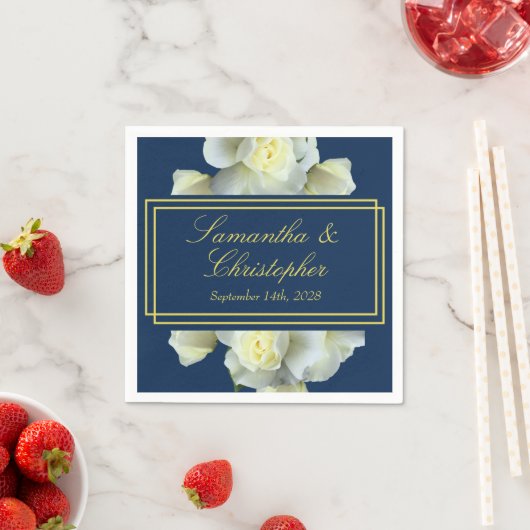 Elegant Navy Blue White Roses Minimal Gold Script Serviette (Beispiel)