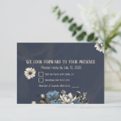 Elegant Navy Blue Wildblume Wedding RSVP Karte (Stehend Vorderseite)