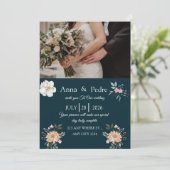 Elegant Navy Floral Photo Wedding Invitation Einladung (Stehend Vorderseite)