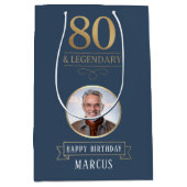 Elegant Navy & Gold 80. & Legendary Birthday Mittlere Geschenktüte (Vorderseite)