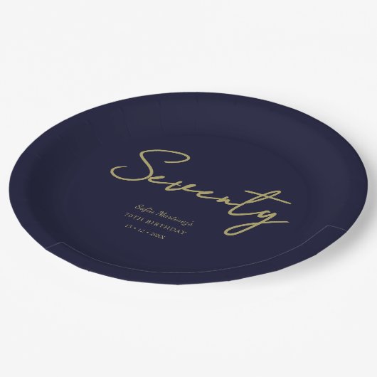 Elegant Navy Gold Seventy Birthday Paper Plate Pappteller (Schrägansicht)