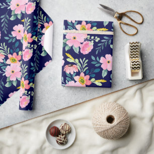 Elegant navyblaue, rosafarbene Blumen Geschenkpapier
