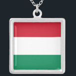 Elegant Necklace mit Flagge Ungarns Versilberte Kette<br><div class="desc">Zeigen Sie Ihre Liebe für Ungarn mit unserer atemberaubenden Halskette unter ungarischer Flagge! Diese Halskette ist mehr als nur ein schönes Accessoire, sie ist eine Feier der lebendigen Kultur und des reichen Erbes Ungarns. Das auffällige Design zeigt die ungarische Flagge und ist somit ein einzigartiger und bedeutsamer Weg, Ihren Stolz...</div>