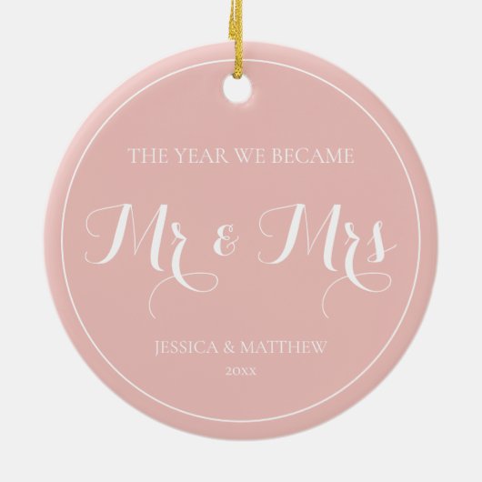Elegant Newlywed First Christmas Mr. und Mrs. Keramik Ornament (Hinten)