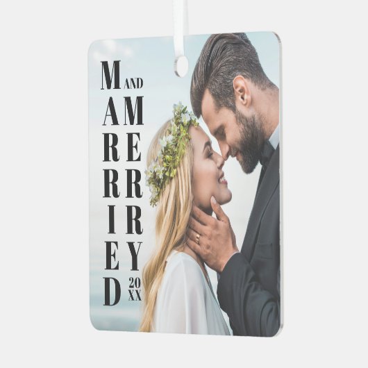 Elegant Newlyweds Foto Verheiratet Frohe Weihnacht Ornament Aus Metall (Vorderseite links)