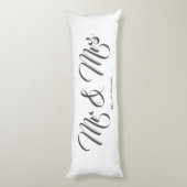 Elegant Newlyweds Mr. und Mrs. White Gray Script Seitenschläferkissen (Rückseite (Vertikal))