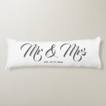 Elegant Newlyweds Mr. und Mrs. White Gray Script