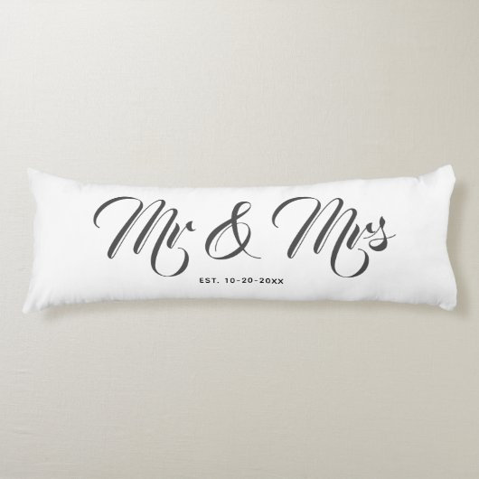 Elegant Newlyweds Mr. und Mrs. White Gray Script Seitenschläferkissen (Vorderseite)