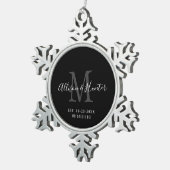 Elegant Newlyweds Name Schneeflocken Zinn-Ornament (Rechts)