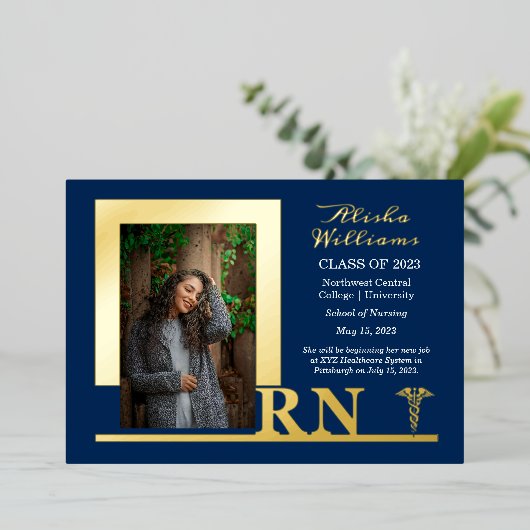 Elegant Nurse RN Caduceus Foto Graduate Blue Folieneinladung (Stehend vorne)