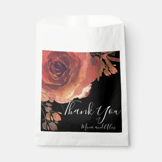 Elegant Orange Crimson Rose Black Geschenktütchen (Vorderseite)