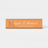 Elegant Orange White Monogram & Name Schreibtischnamensplakette (Vorderseite )