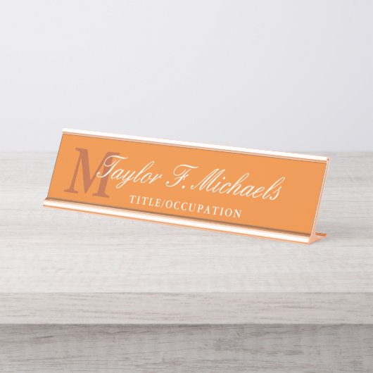 Elegant Orange White Monogram & Name Schreibtischnamensplakette (Vorderseite )