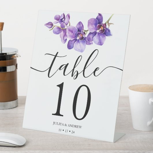 Elegant Orchid Script Hochzeit Tischnummer Sockelschild (In Situ)