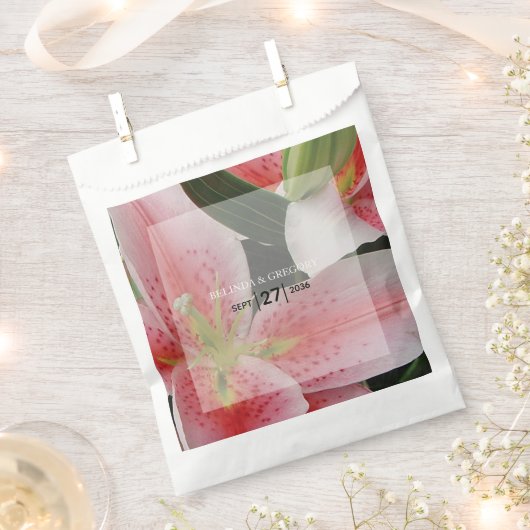 Elegant Oriental Lilies Wedding Geschenktütchen (Ausgeschnitten)