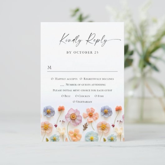 Elegant Pastel Pink Boho Wild Blume Hochzeit RSVP Karte (Stehend Vorderseite)