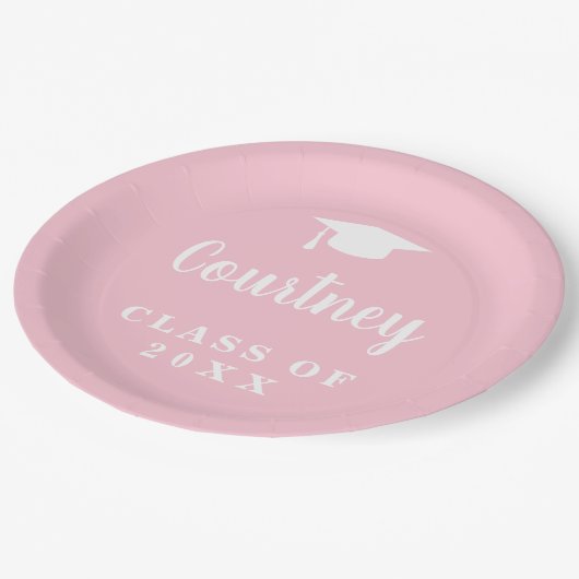 Elegant Pastel Pink Script Name Graduation Cap Pappteller (Schrägansicht)