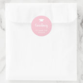 Elegant Pastel Pink Script Name Graduation Cap Runder Aufkleber (Tasche)