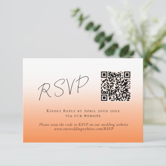 Elegant Peach Orange Fuzz QR Code Wedding RSVP Karte (Stehend Vorderseite)