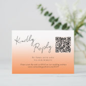 Elegant Peach Orange Fuzz QR Code Wedding RSVP Karte (Stehend Vorderseite)