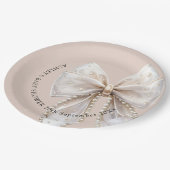 Elegant Pearl Bow Baby Shower Pappteller (Schrägansicht)