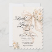 Elegant Pearl Bow Floral Bridal Shower Einladung (Vorderseite)