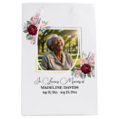 Elegant Peonies Photo Funeral Keepsake Mittlere Geschenktüte (Vorderseite)