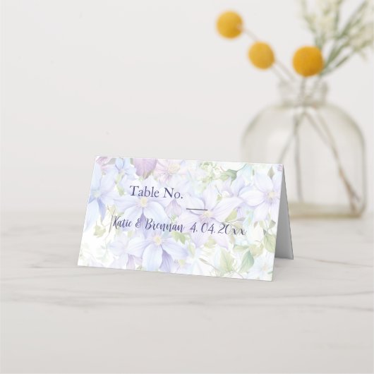 Elegant Periwinkle Clematis Wedding Platzkarte (Vorderseite)