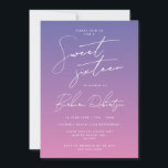 Elegant Periwinkle Lila Script 16 . Geburtstag Einladung<br><div class="desc">Ihre Tochter wird diese Liebe der Geburtstagsfeier von Jessica Amber. Diese niedliche Karte weist ein lila Farbschema mit einem Randwinkel auf. Ein Schriftart mit mädchenhaftem Skript sagt Ihnen, es ist ein 16 . Geburtstag, und Sie können den Text für den Namen der Geburtstagsperson und die Einzelheiten des Party ändern, einschließlich...</div>