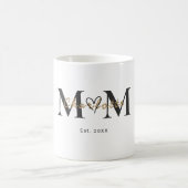 Elegant Personalized Mom Name Est Year Mug Kaffeetasse (Mittel)