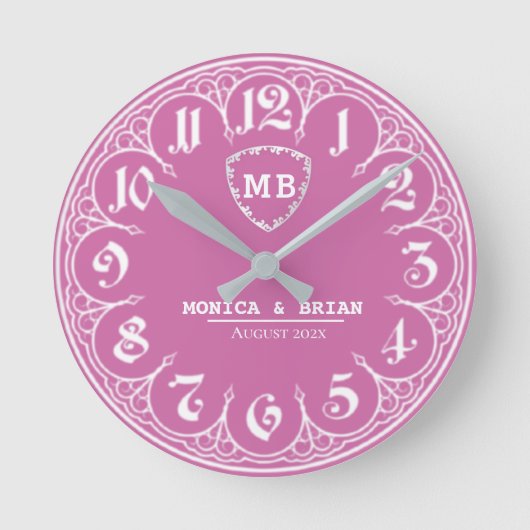 Elegant Personalized Monogram Perfect Gift pink Runde Wanduhr (Vorderseite)