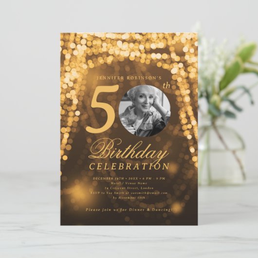 Elegant Photo 50th Birthday Gold Glam Lights Einladung (Stehend Vorderseite)