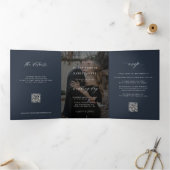 Elegant photo navy blue wedding RSVP details QR Dreifach Gefaltete Einladung (Innenseite)