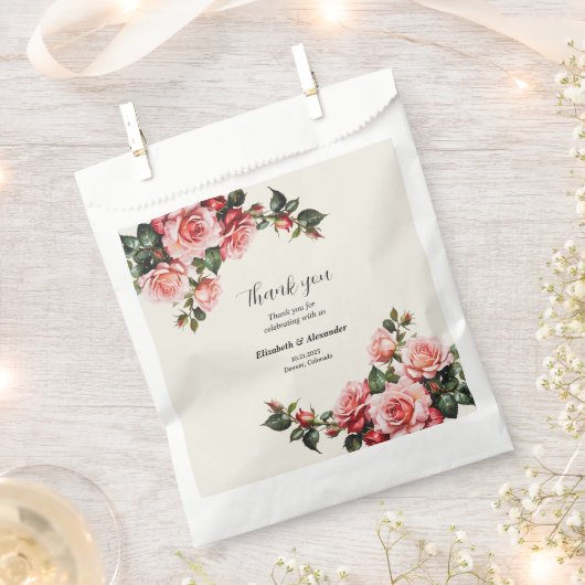 Elegant pink and red roses floral wedding geschenktütchen (Ausgeschnitten)