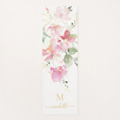 Elegant Pink Floral Gold Script Monogram Yogamatte (Vorderseite)