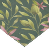 Elegant Pink Flower Pattern on Dark Background Tischdecke (Schrägansicht)