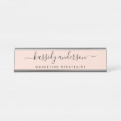 Elegant Pink Personalisiert Name Script Calligraph Schreibtischnamensplakette (Vorderseite )