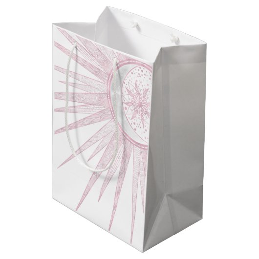 Elegant Pink Sun Moon Doodle Mandala White Design Mittlere Geschenktüte (Rückseite Schrägansicht)