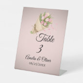 Elegant Pink Tulips Bouquet Hochzeit Tischnummer Sockelschild (Vorderseite)