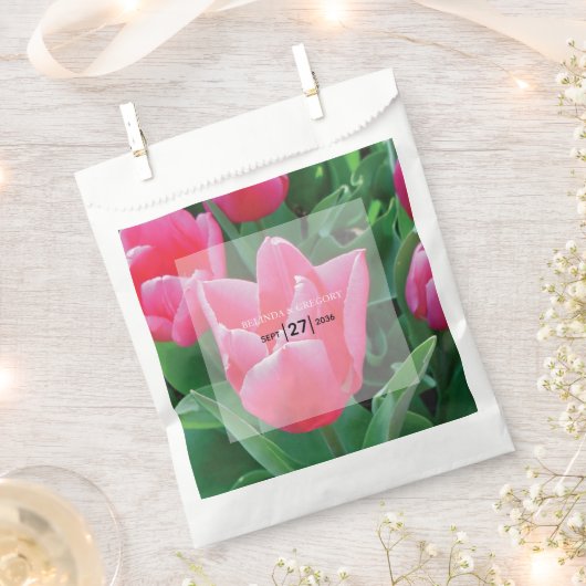 Elegant Pink Tulips Wedding Geschenktütchen (Ausgeschnitten)