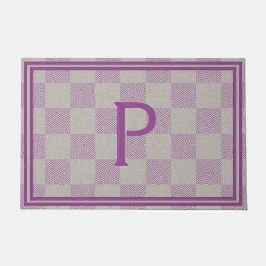 Elegant Plum Gray Buffalo Kariert Monogram Fußmatte (Vorderseite)